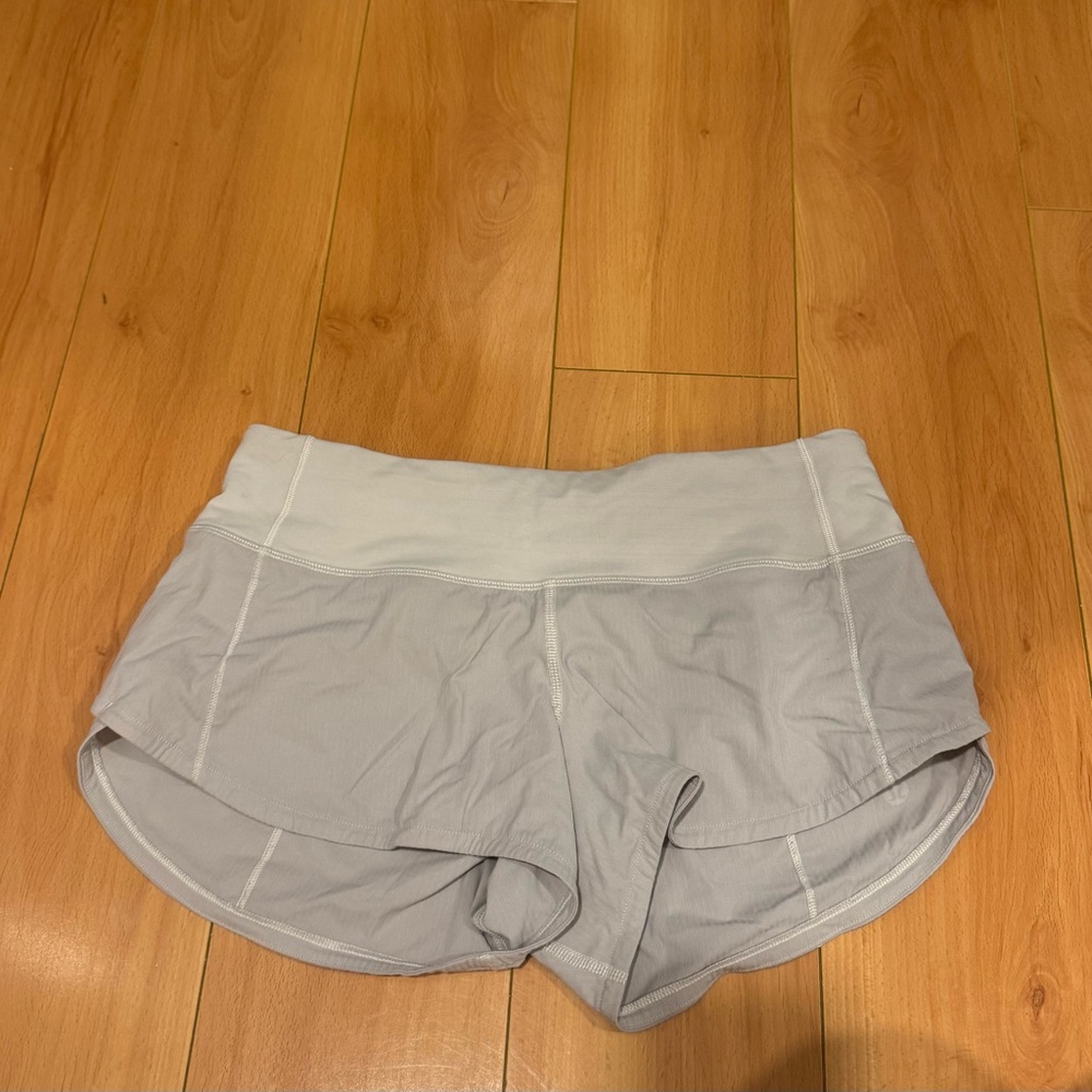 Lululemon low rise speed up 2.5 in shorts